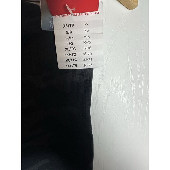 NWT SPANX Look At Me Now Black Camo Ecocare Seamless Leggings Size Large 10/12 - Picture 3 of 7